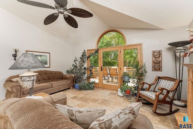 120 N Detroit Ave Avenue, Sioux Falls, SD 57110