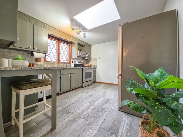 527 S Orleans Rd, Brewster, MA 02631