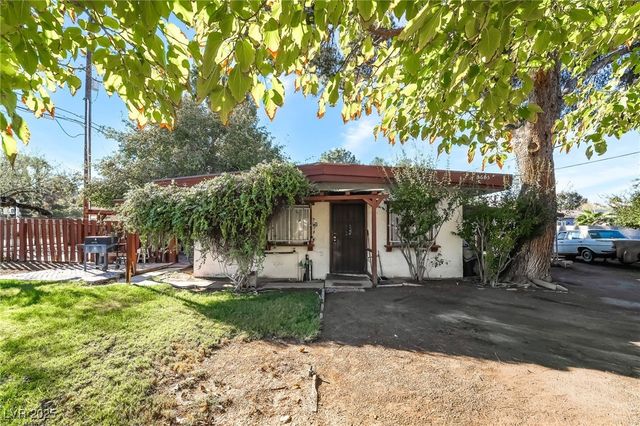 5685 Annie Oakley Drive, Las Vegas, NV 89120