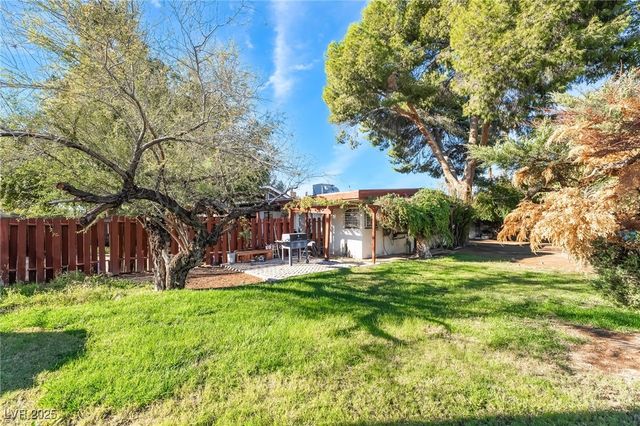 5685 Annie Oakley Drive, Las Vegas, NV 89120