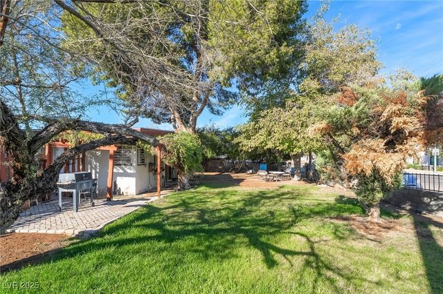 5685 Annie Oakley Drive, Las Vegas, NV 89120