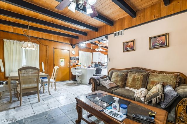 5685 Annie Oakley Drive, Las Vegas, NV 89120