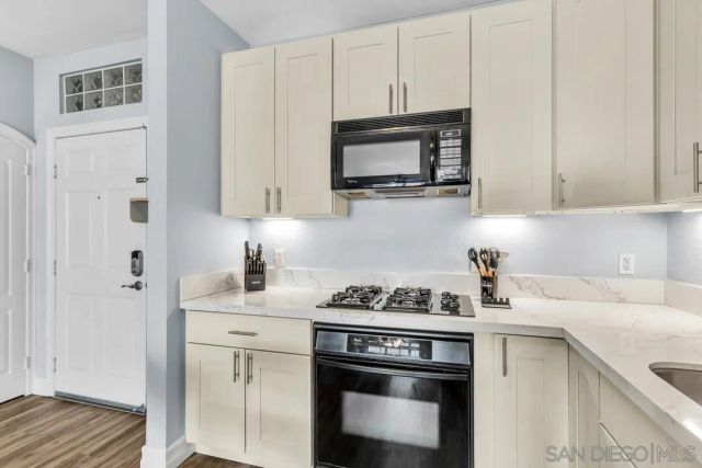 525 11th Ave 1208, San Diego, CA 92101