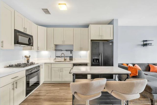 525 11th Ave 1208, San Diego, CA 92101