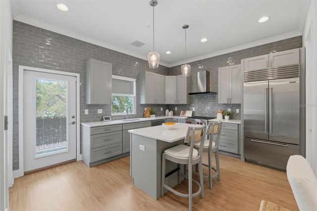 946 HIGHLAND AVENUE 16, Dunedin, FL 34698