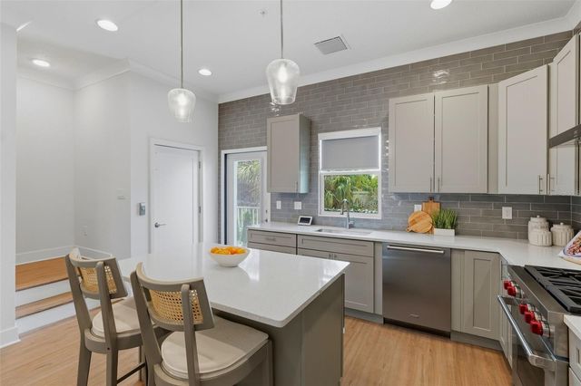 946 HIGHLAND AVENUE 16, Dunedin, FL 34698