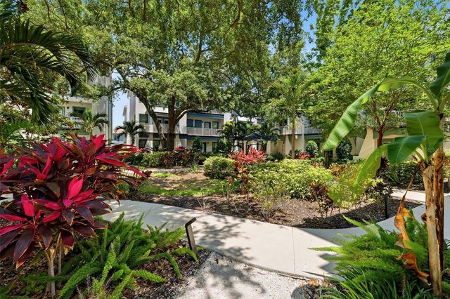 946 HIGHLAND AVENUE 16, Dunedin, FL 34698
