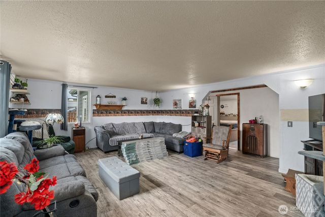 212 E Jefferson Street, Napavine, WA 98565