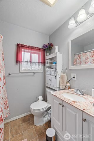 212 E Jefferson Street, Napavine, WA 98565