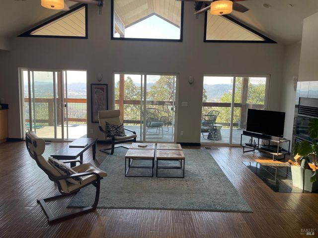 31000 Pine Mountain Rd, Cloverdale, CA 95425