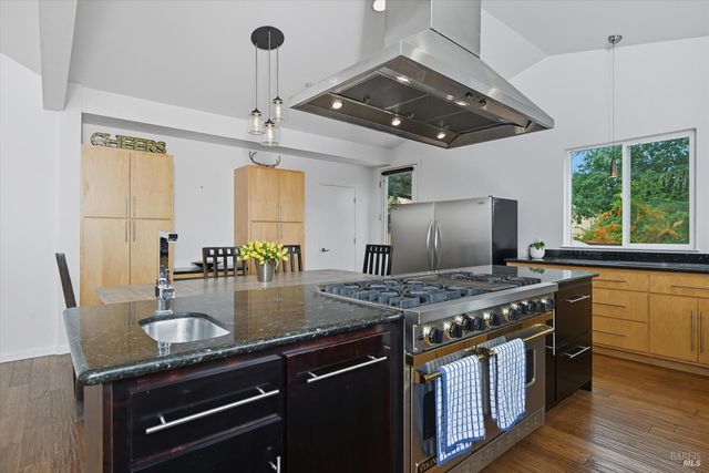 31000 Pine Mountain Rd, Cloverdale, CA 95425