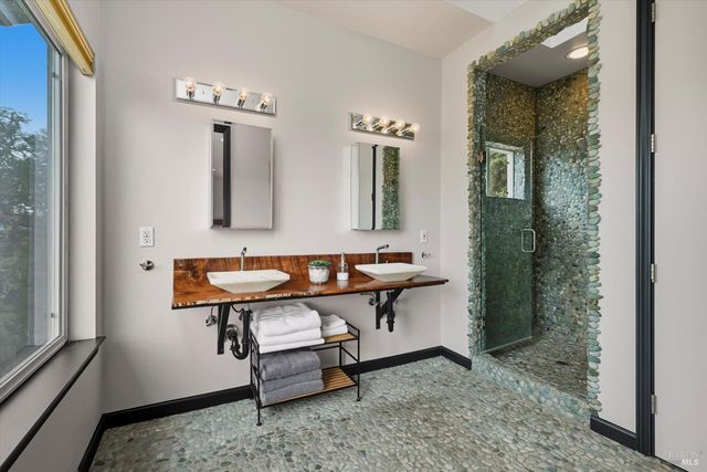 31000 Pine Mountain Rd, Cloverdale, CA 95425