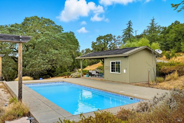 31000 Pine Mountain Rd, Cloverdale, CA 95425