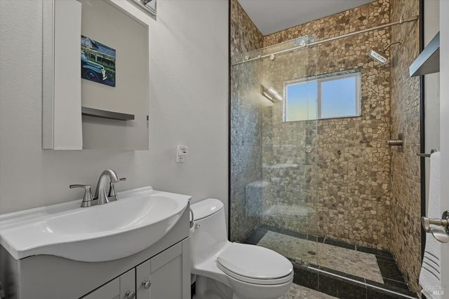 31000 Pine Mountain Rd, Cloverdale, CA 95425