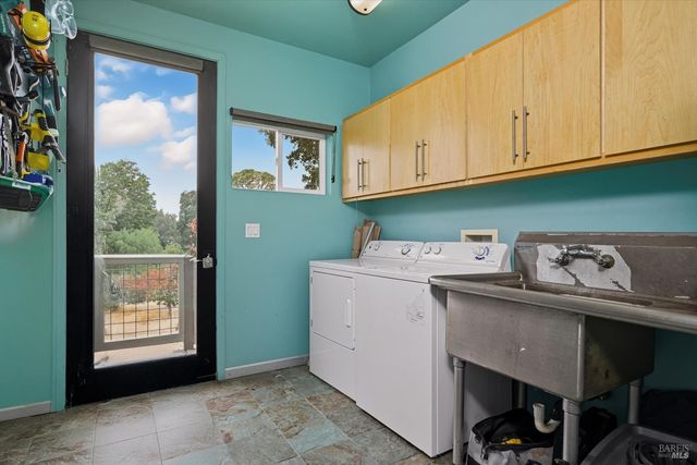 31000 Pine Mountain Rd, Cloverdale, CA 95425