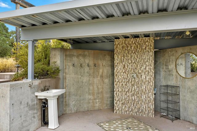 31000 Pine Mountain Rd, Cloverdale, CA 95425