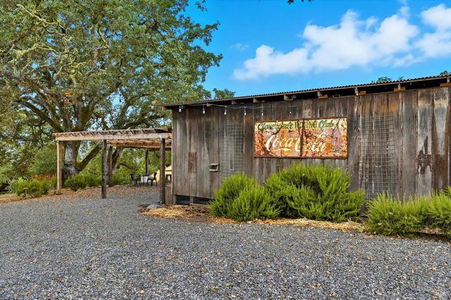 31000 Pine Mountain Rd, Cloverdale, CA 95425