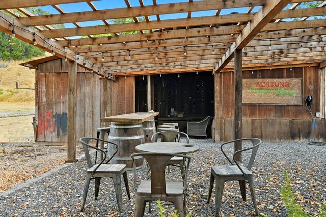 31000 Pine Mountain Rd, Cloverdale, CA 95425