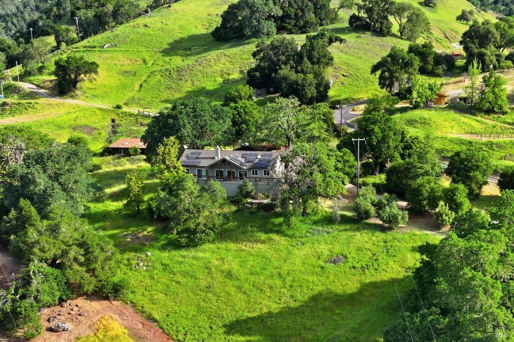 31000 Pine Mountain Rd, Cloverdale, CA 95425