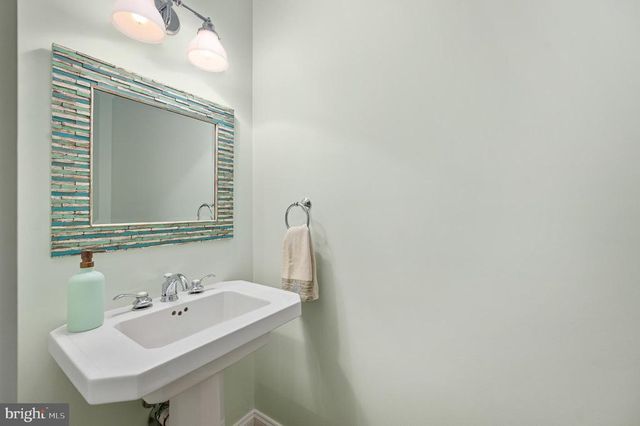 32454 GADSDEN LN, Locust Grove, VA 22508
