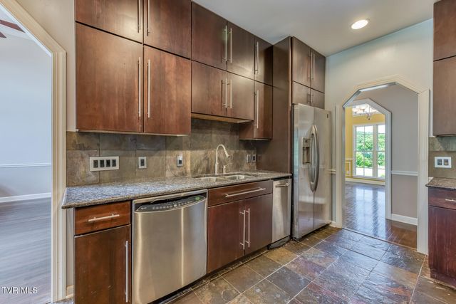 141 Barefoot Landing Drive, Blountville, TN 37617
