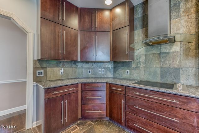 141 Barefoot Landing Drive, Blountville, TN 37617