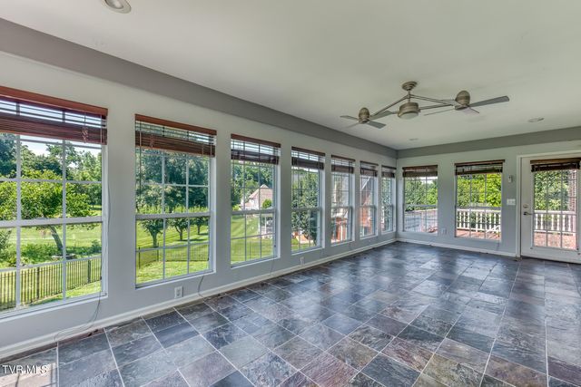 141 Barefoot Landing Drive, Blountville, TN 37617