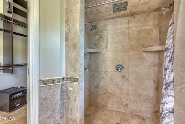 141 Barefoot Landing Drive, Blountville, TN 37617