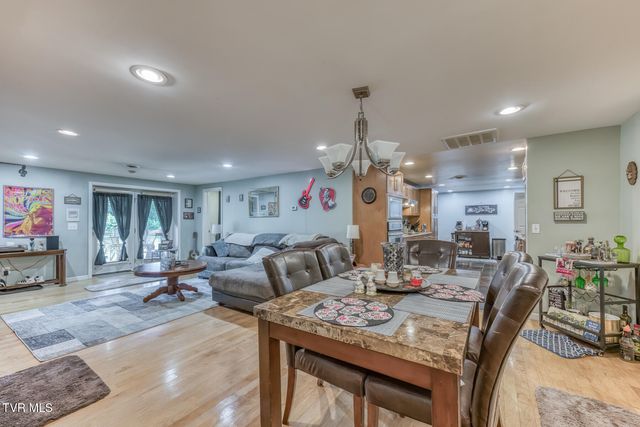 141 Barefoot Landing Drive, Blountville, TN 37617