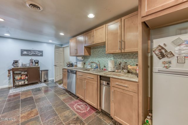 141 Barefoot Landing Drive, Blountville, TN 37617