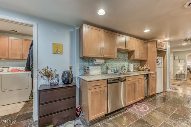 141 Barefoot Landing Drive, Blountville, TN 37617