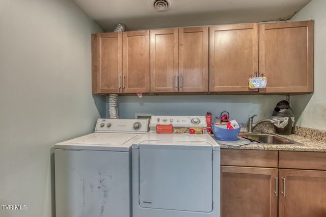 141 Barefoot Landing Drive, Blountville, TN 37617