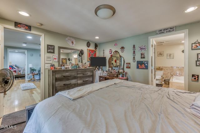 141 Barefoot Landing Drive, Blountville, TN 37617