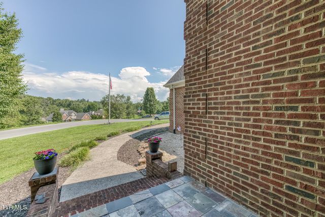 141 Barefoot Landing Drive, Blountville, TN 37617
