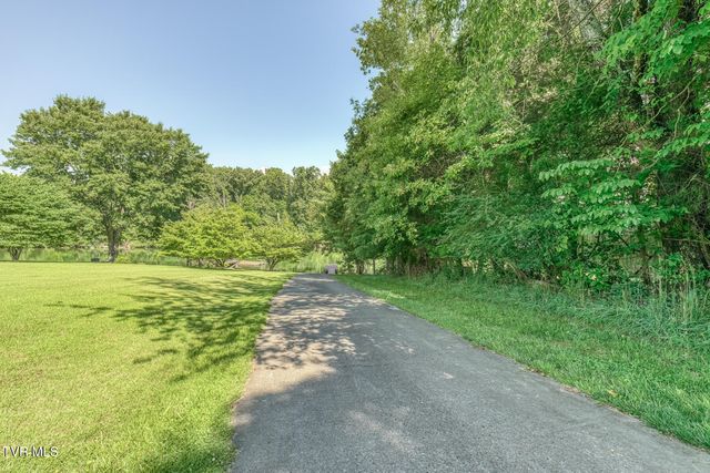 141 Barefoot Landing Drive, Blountville, TN 37617