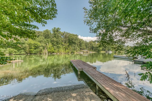 141 Barefoot Landing Drive, Blountville, TN 37617