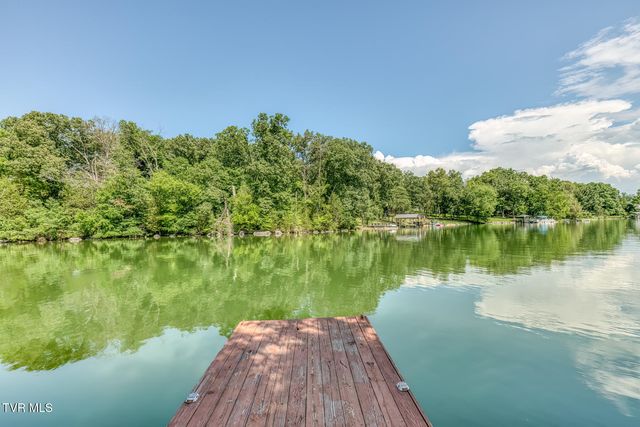 141 Barefoot Landing Drive, Blountville, TN 37617
