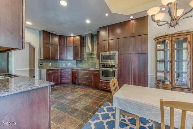 141 Barefoot Landing Drive, Blountville, TN 37617