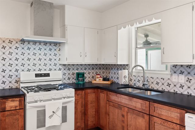 412 S Somervelle, Iredell, TX 76649