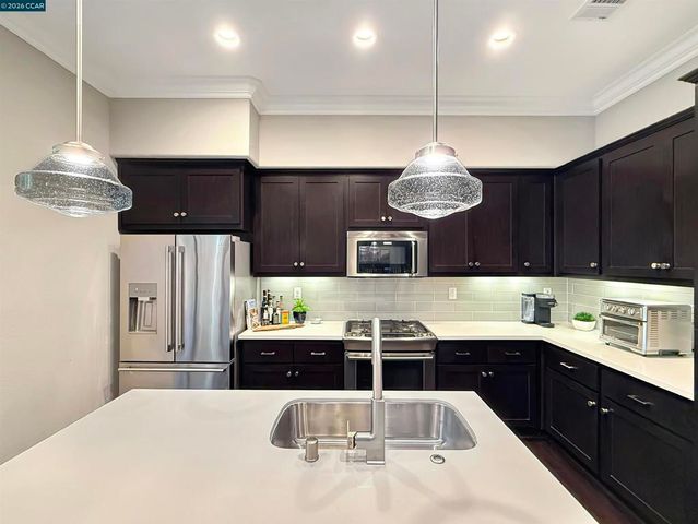 2291 Overlook Dr, Walnut Creek, CA 94597