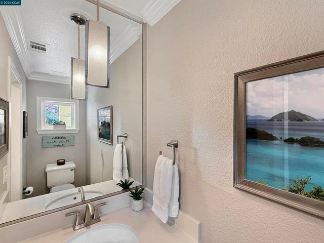 2291 Overlook Dr, Walnut Creek, CA 94597