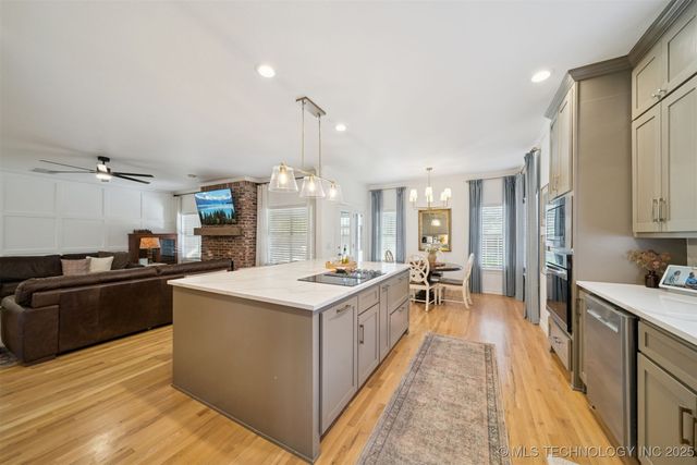 305 N Forest Ridge Boulevard, Broken Arrow, OK 74014