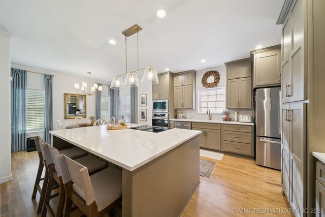 305 N Forest Ridge Boulevard, Broken Arrow, OK 74014