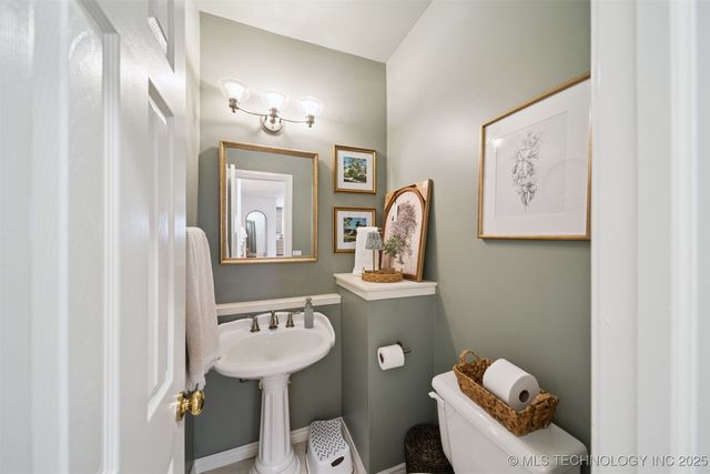 305 N Forest Ridge Boulevard, Broken Arrow, OK 74014