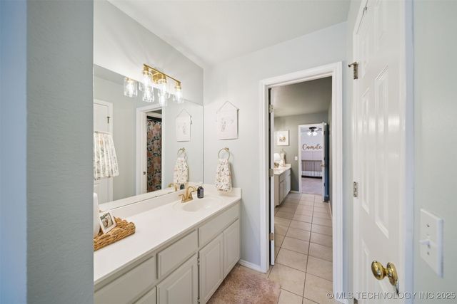 305 N Forest Ridge Boulevard, Broken Arrow, OK 74014