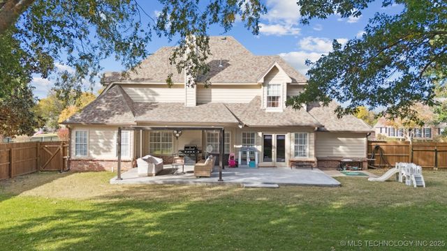 305 N Forest Ridge Boulevard, Broken Arrow, OK 74014