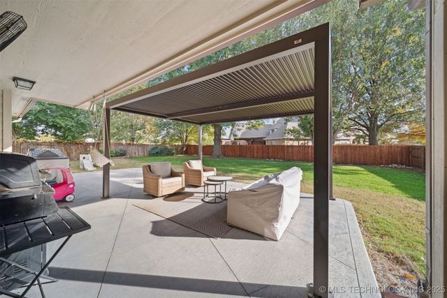 305 N Forest Ridge Boulevard, Broken Arrow, OK 74014