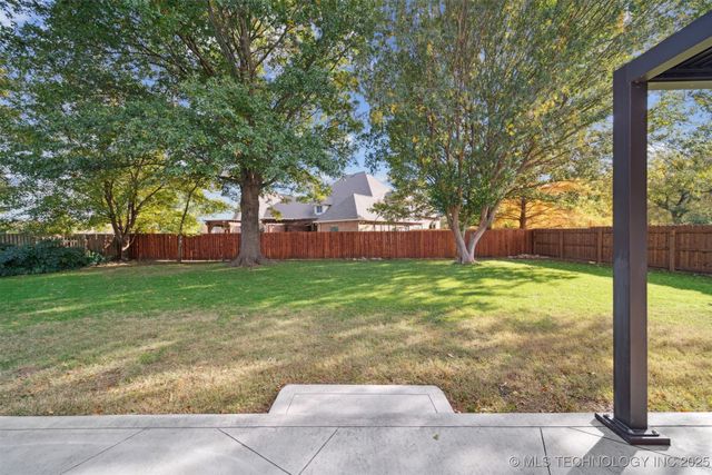 305 N Forest Ridge Boulevard, Broken Arrow, OK 74014