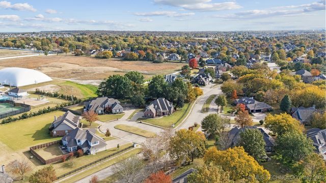 305 N Forest Ridge Boulevard, Broken Arrow, OK 74014