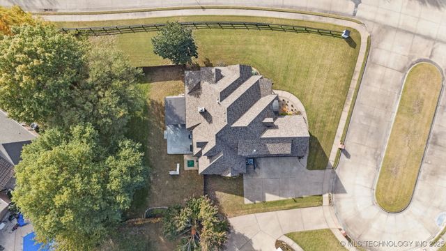 305 N Forest Ridge Boulevard, Broken Arrow, OK 74014